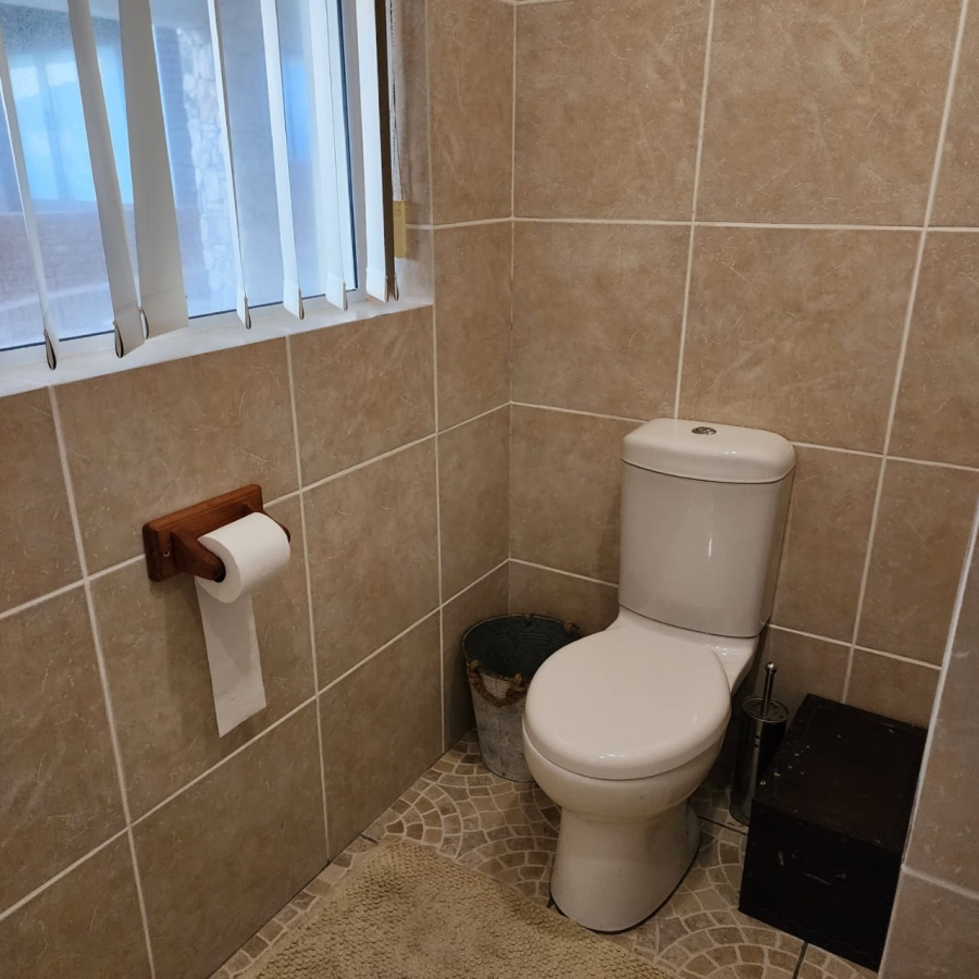 6 Bedroom Property for Sale in Jongensfontein Western Cape